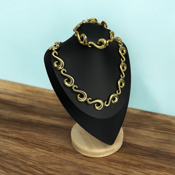 Beautiful rare Scroll shaped links in gold tone, necklace and bracelet set - Picture 2 of 11